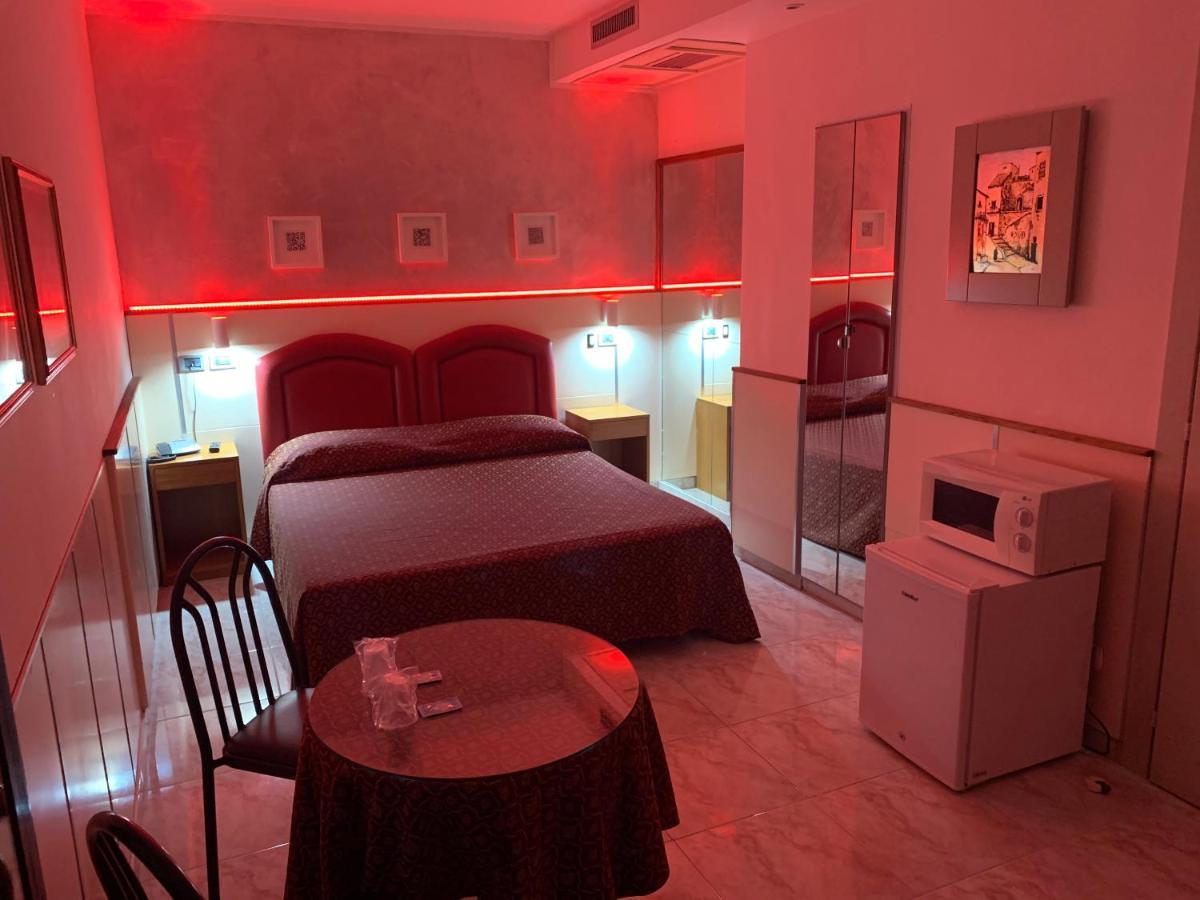 Hotel Malpensafiera Bernate Ticino Exteriör bild