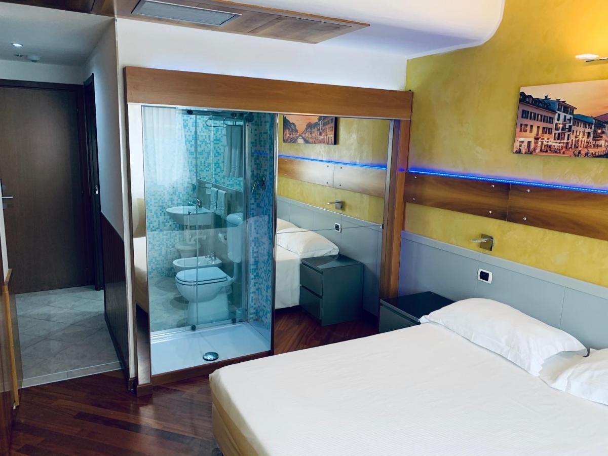Hotel Malpensafiera Bernate Ticino Exteriör bild