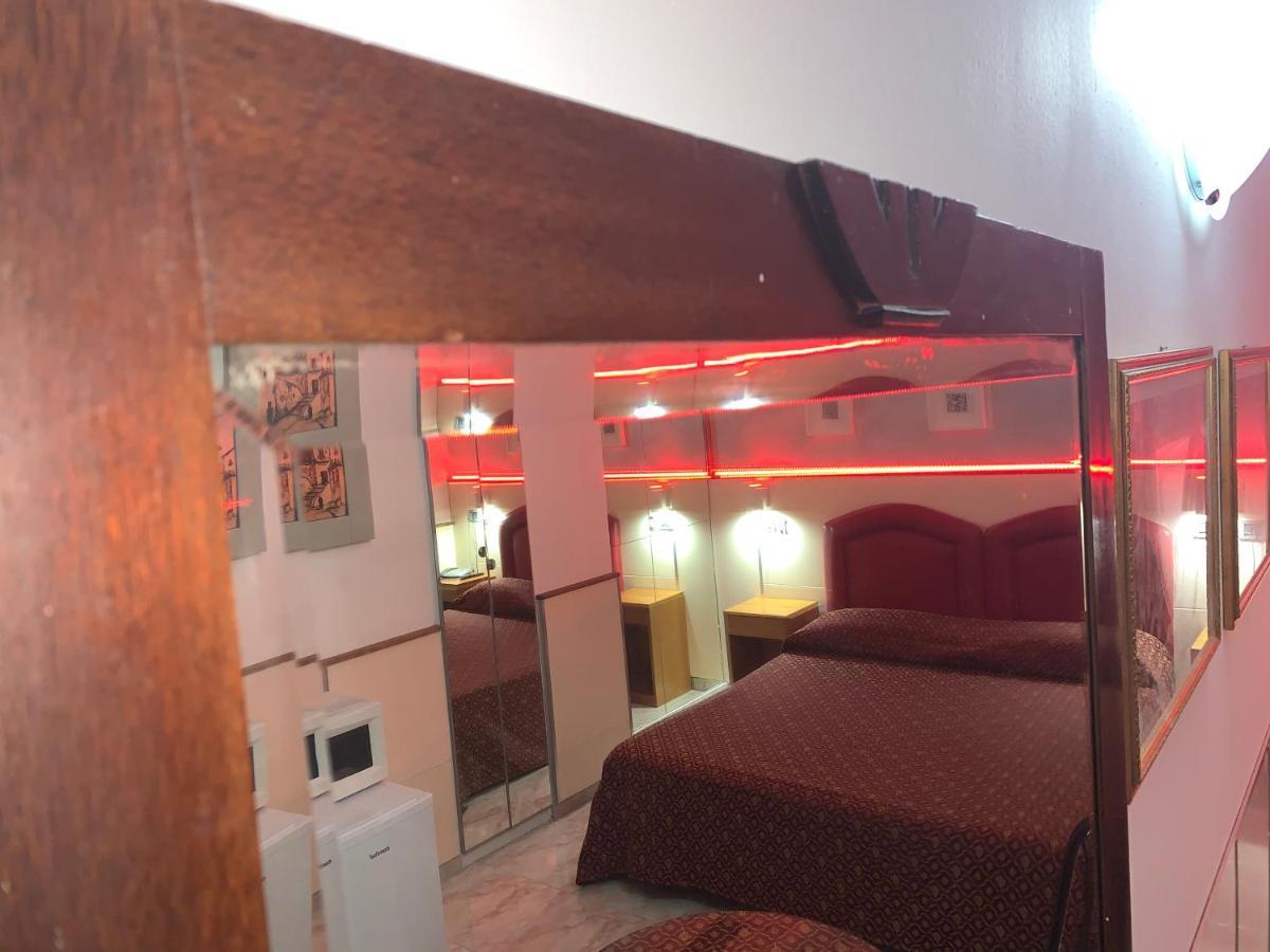 Hotel Malpensafiera Bernate Ticino Exteriör bild