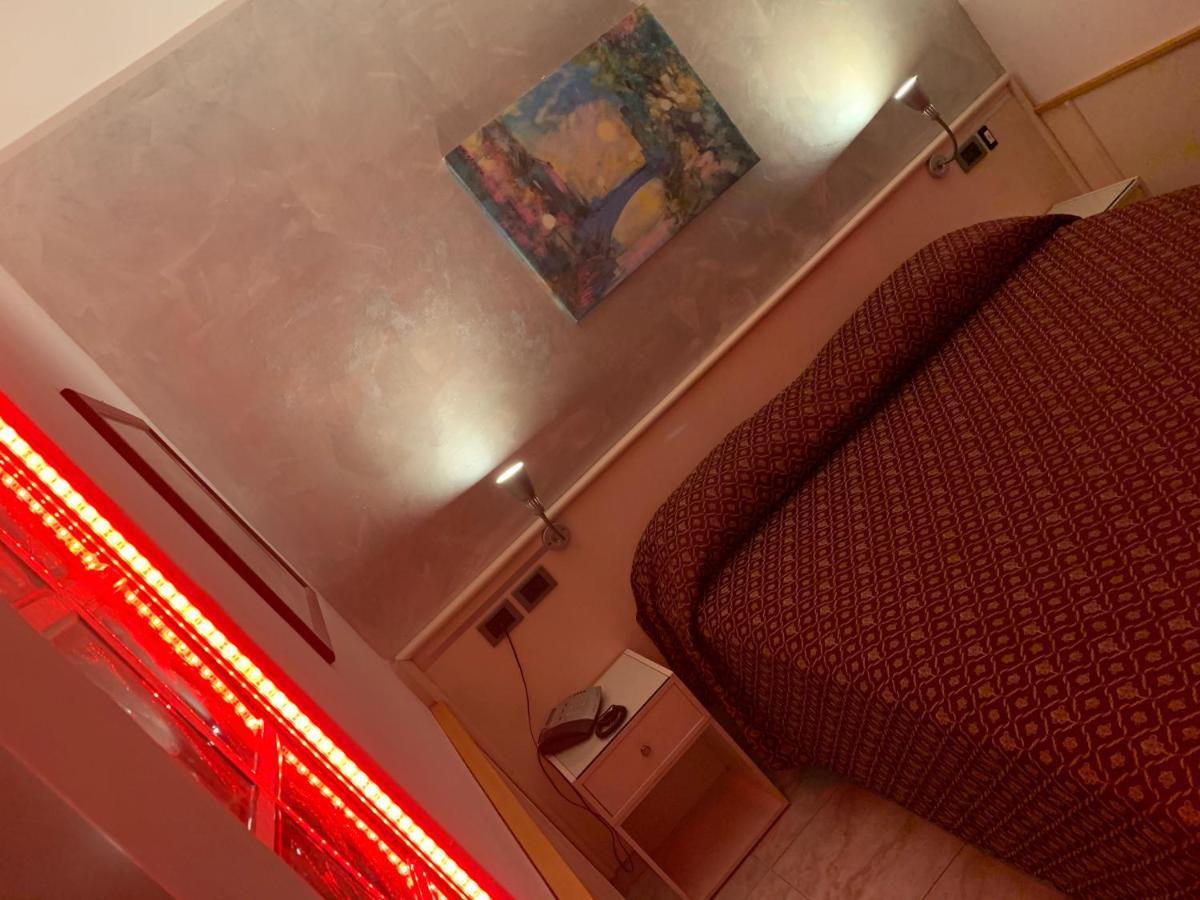 Hotel Malpensafiera Bernate Ticino Exteriör bild