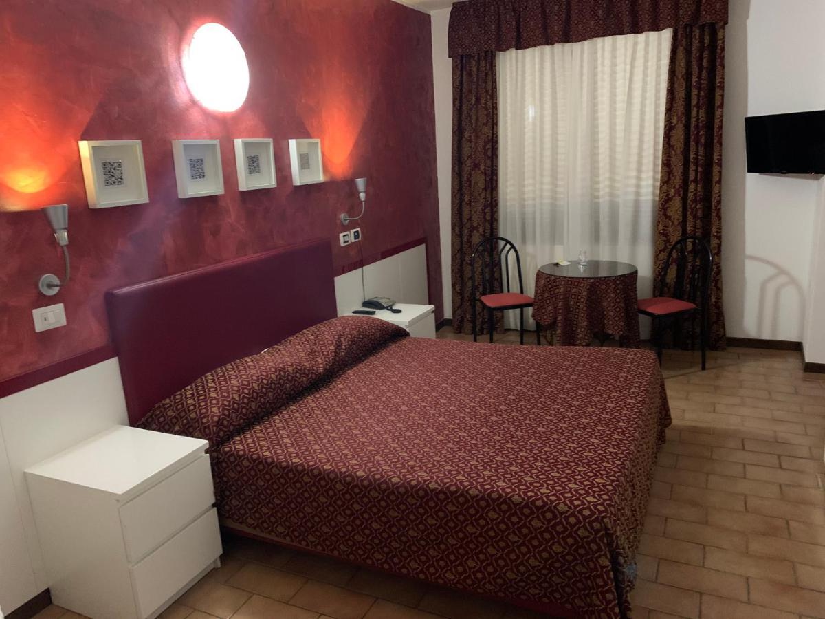 Hotel Malpensafiera Bernate Ticino Exteriör bild