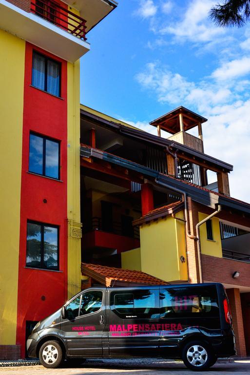 Hotel Malpensafiera Bernate Ticino Exteriör bild