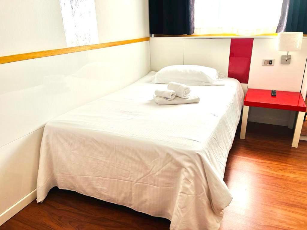 Hotel Malpensafiera Bernate Ticino Exteriör bild