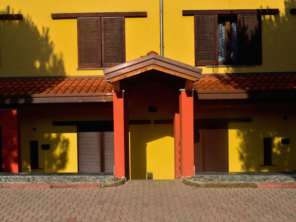 Hotel Malpensafiera Bernate Ticino Exteriör bild