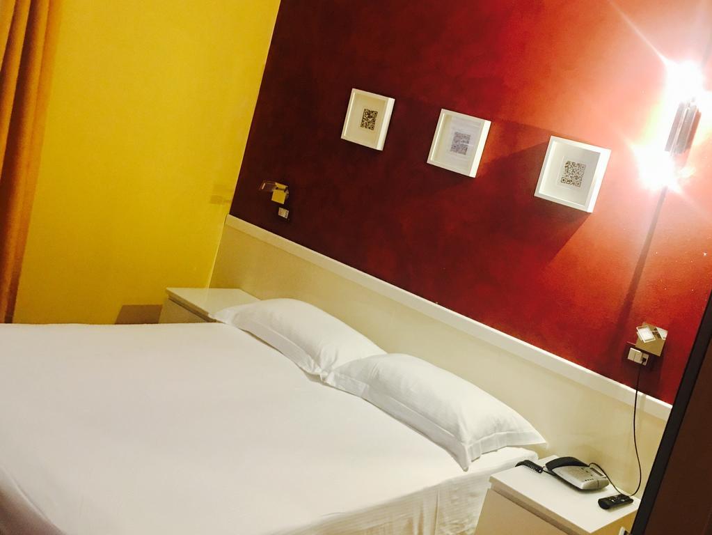 Hotel Malpensafiera Bernate Ticino Exteriör bild