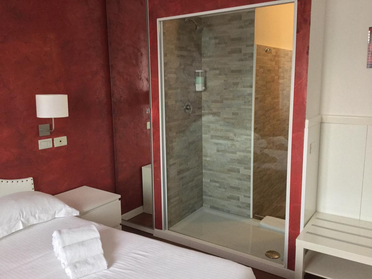 Hotel Malpensafiera Bernate Ticino Exteriör bild