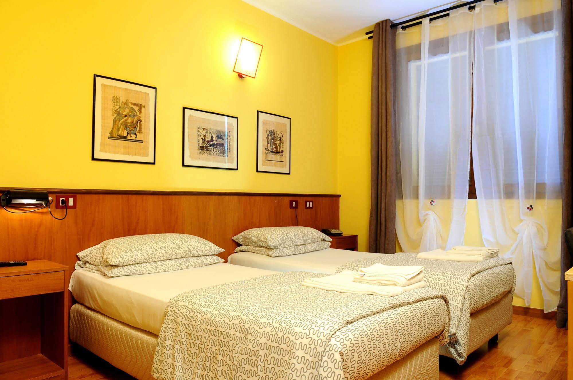 Hotel Malpensafiera Bernate Ticino Exteriör bild