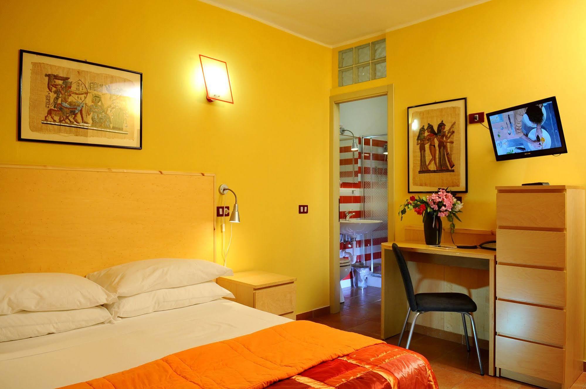 Hotel Malpensafiera Bernate Ticino Exteriör bild