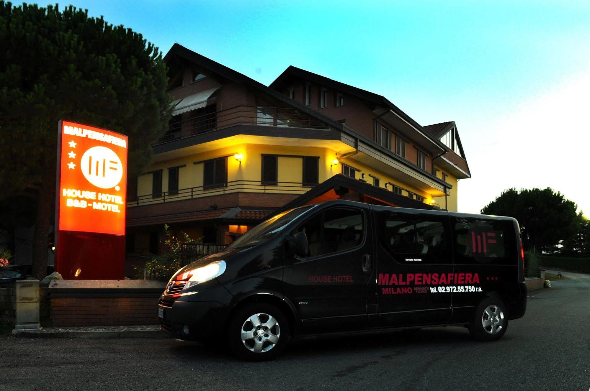 Hotel Malpensafiera Bernate Ticino Exteriör bild
