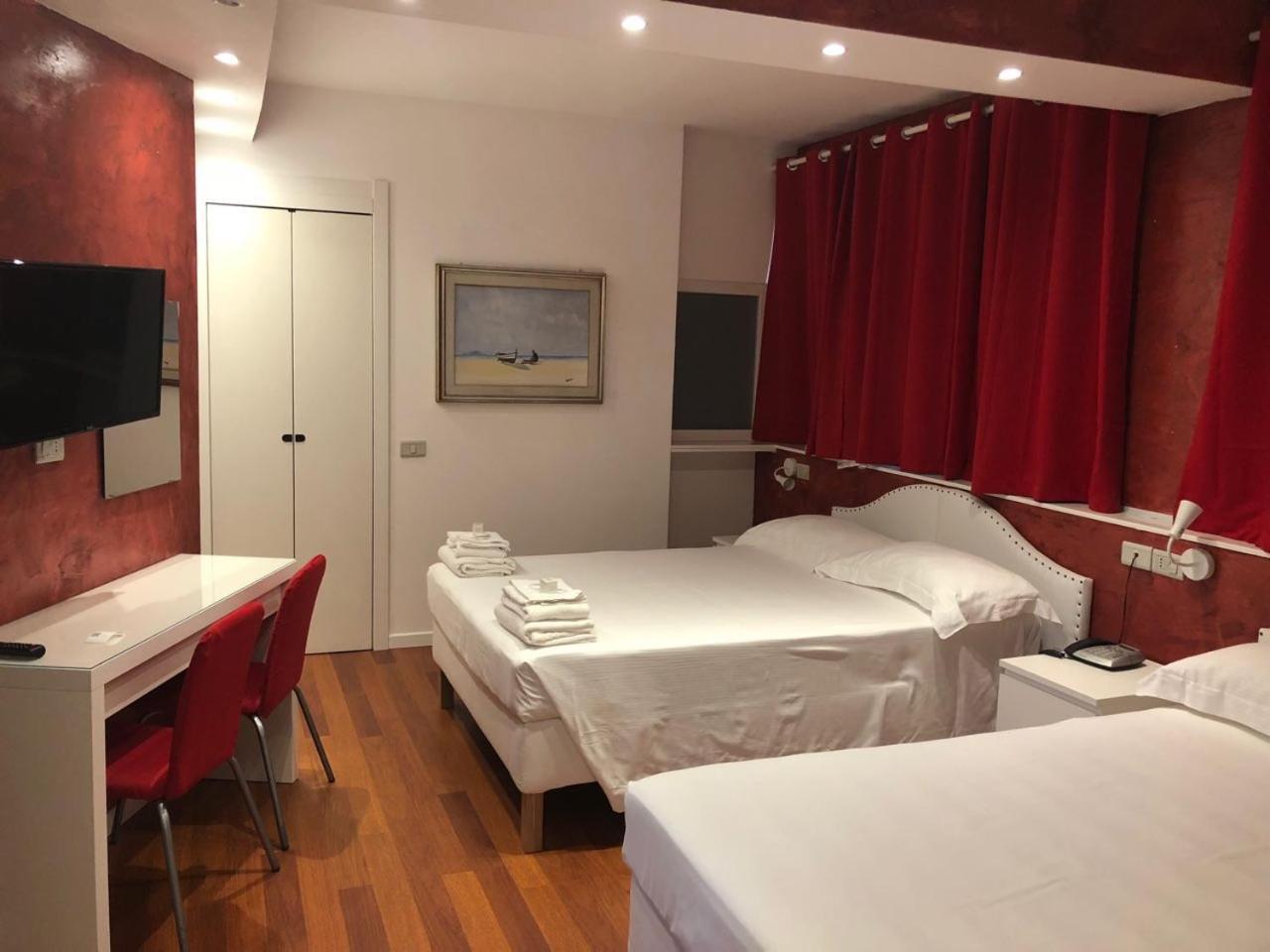 Hotel Malpensafiera Bernate Ticino Exteriör bild