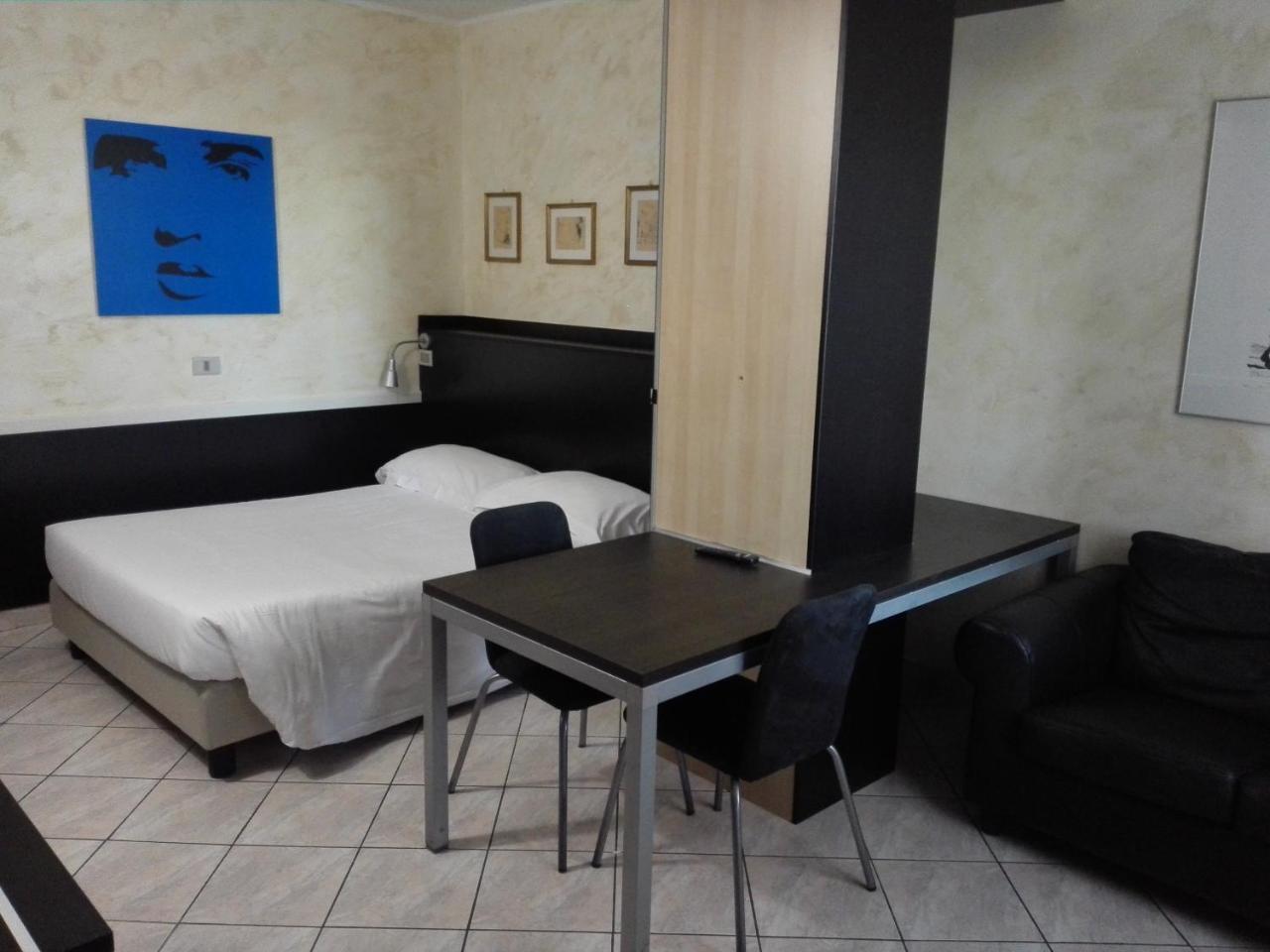 Hotel Malpensafiera Bernate Ticino Exteriör bild